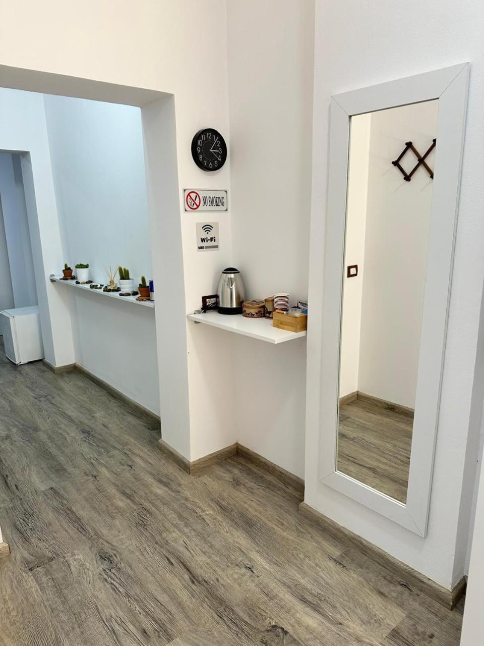 Hostel Leon Берат Екстер'єр фото