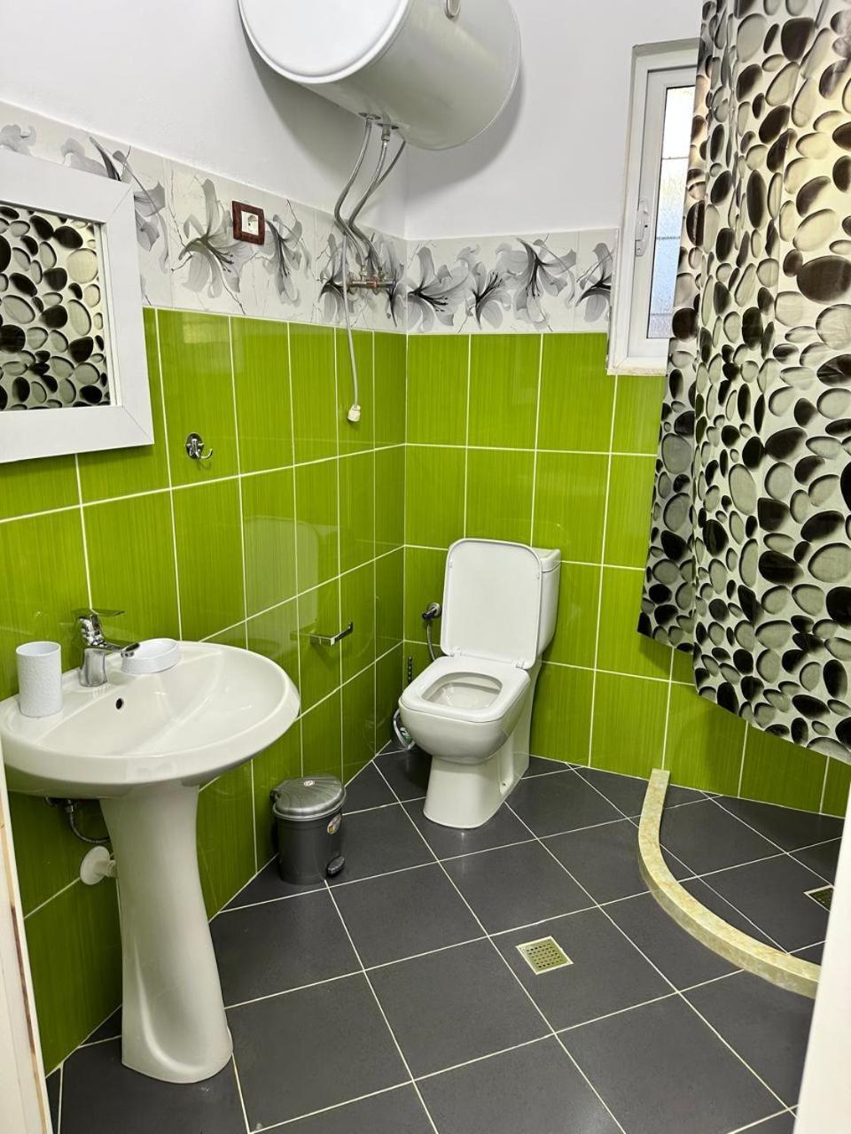 Hostel Leon Берат Екстер'єр фото